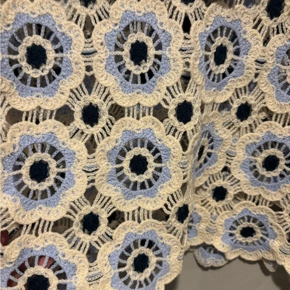 Gorgeous Women's/Teen's Crochet Floral Lace Top - Size Medium NWT - Picture 5 of 16